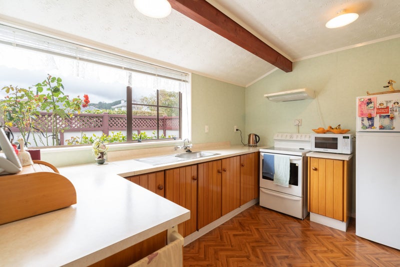 15A Nathan Street, Tawa, Wellington - Carousel 2