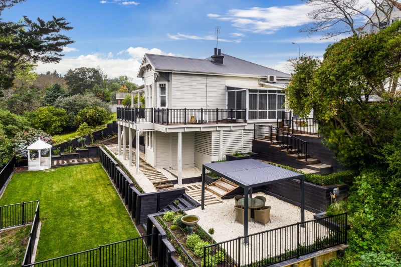 15 Lawrence Road, Hospital Hill, Napier - Carousel 1
