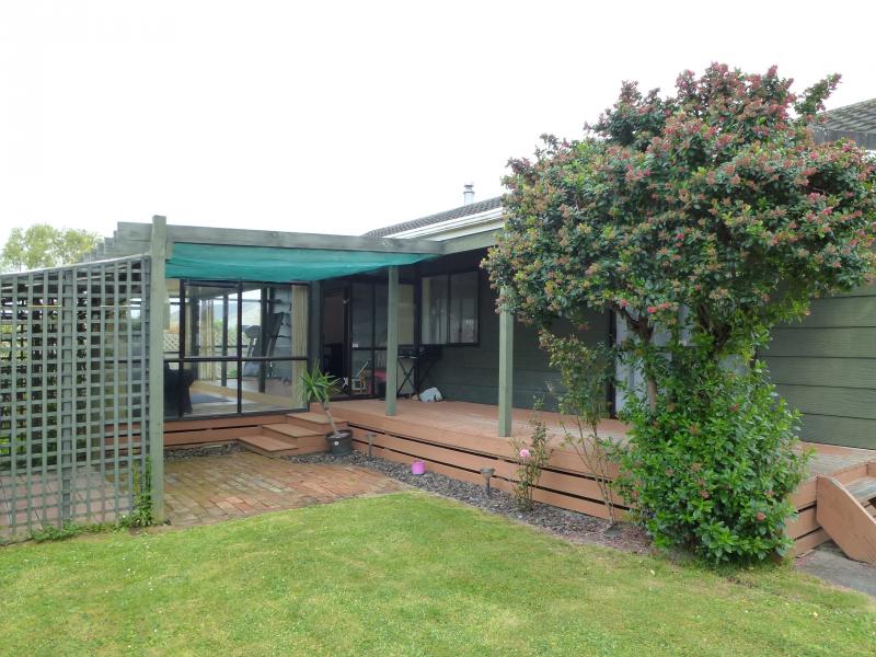 6 Gladys Place, Kelvin Grove, Palmerston North - Carousel 2