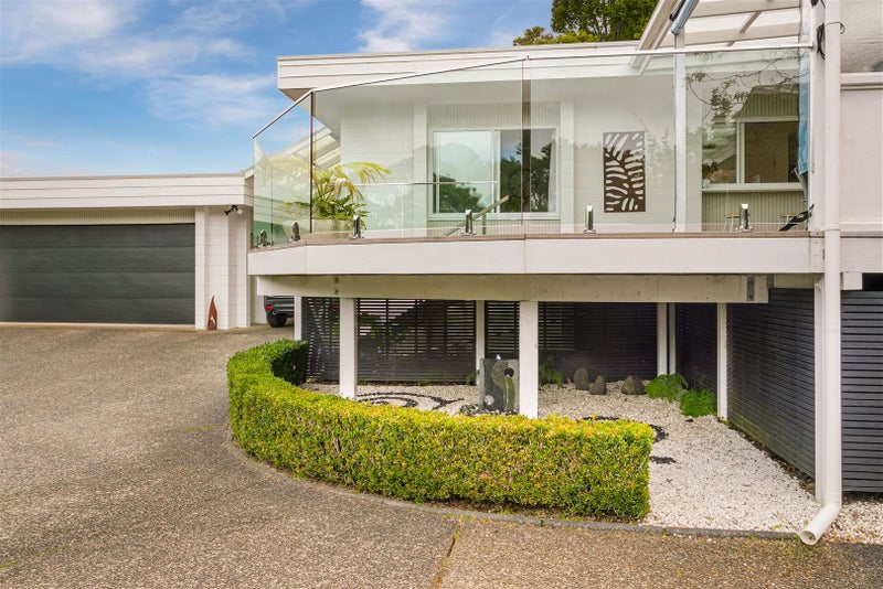 1040 Scenic Drive North, Swanson, Auckland - Carousel 1