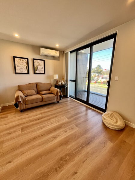 5/218 Lake Road, Northcote, Auckland - Carousel 2