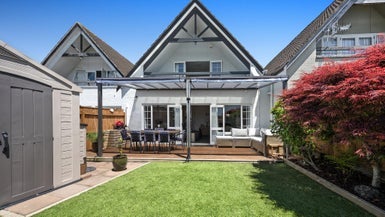 24 Earnslaw Crescent, Clover Park, Auckland - Carousel 1