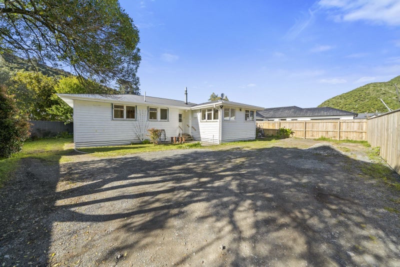 9 BLACK BEECH STreet, Birchville, Upper - Carousel 1