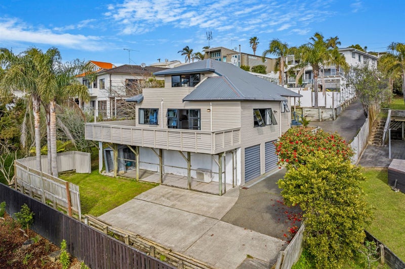 11 Mizpah Road, Waiake, Auckland - Carousel 2