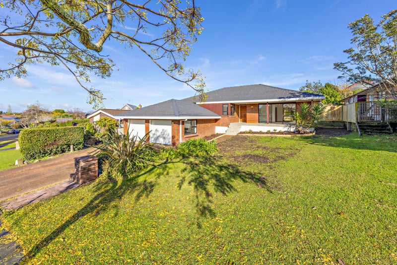 16 Voltaire Court, Botany Downs, Auckland - Carousel 1