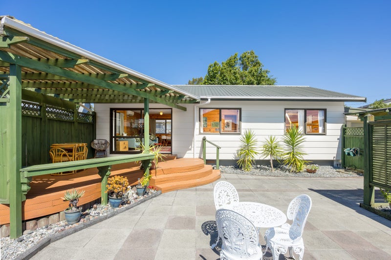 12B Walton Street, Red Beach, Whangaparāoa - Carousel 1
