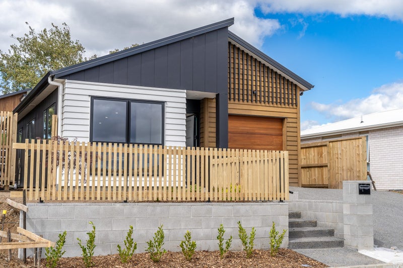 19 Halo Green, Peacocke, Hamilton - Carousel 2