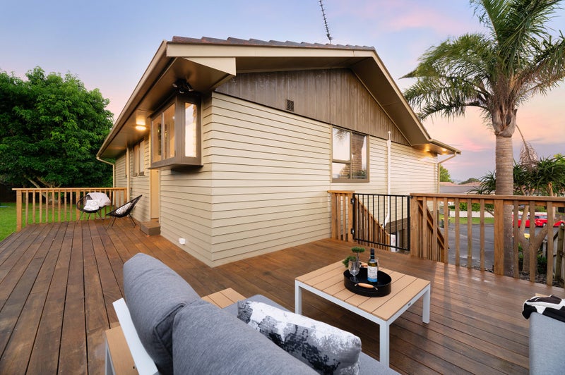 17 Foyle Place, Glendene, Auckland - Carousel 1