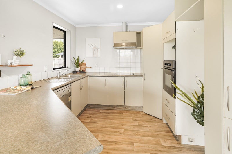 7 Woodgreen Way, Hamilton East, Hamilton - Carousel 2