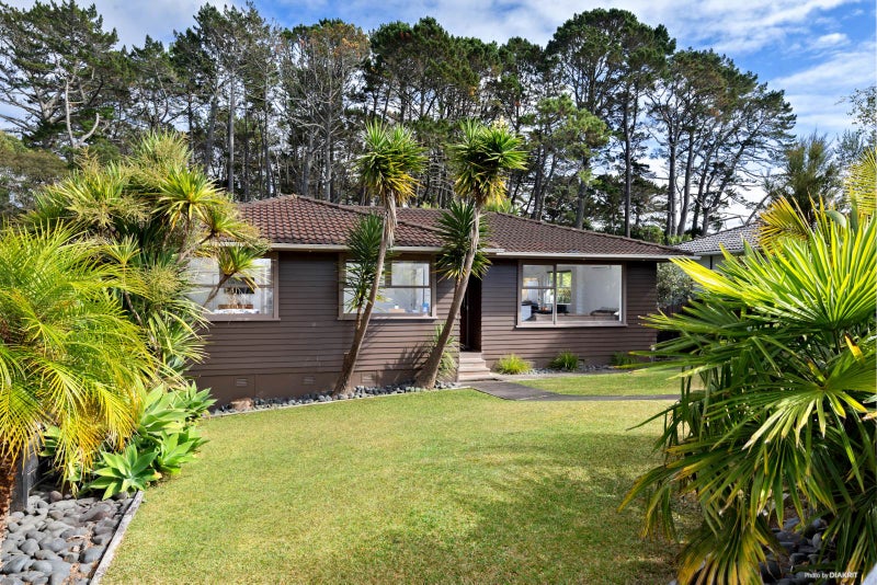 18 Barnfield Place, Glendene, Auckland - Carousel 2