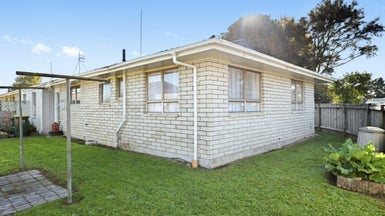31B Vernall Street, Nawton, Hamilton - Carousel 1