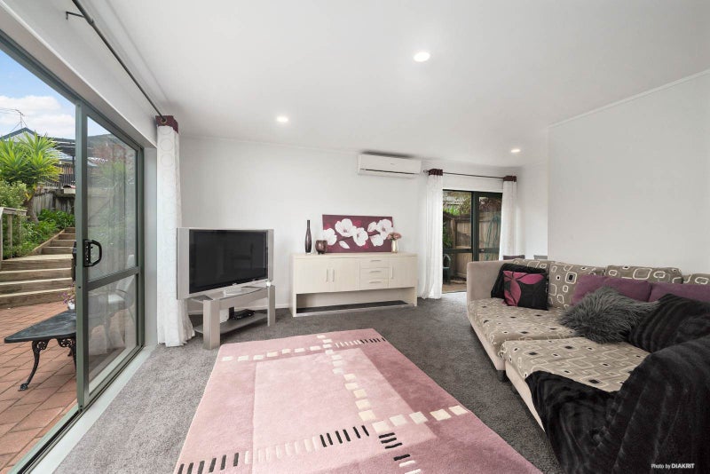 10/12 Northcross Drive, Oteha, Auckland - Carousel 2