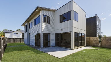 6 Tapuwae Way, Mangere Bridge, Auckland - Carousel 1