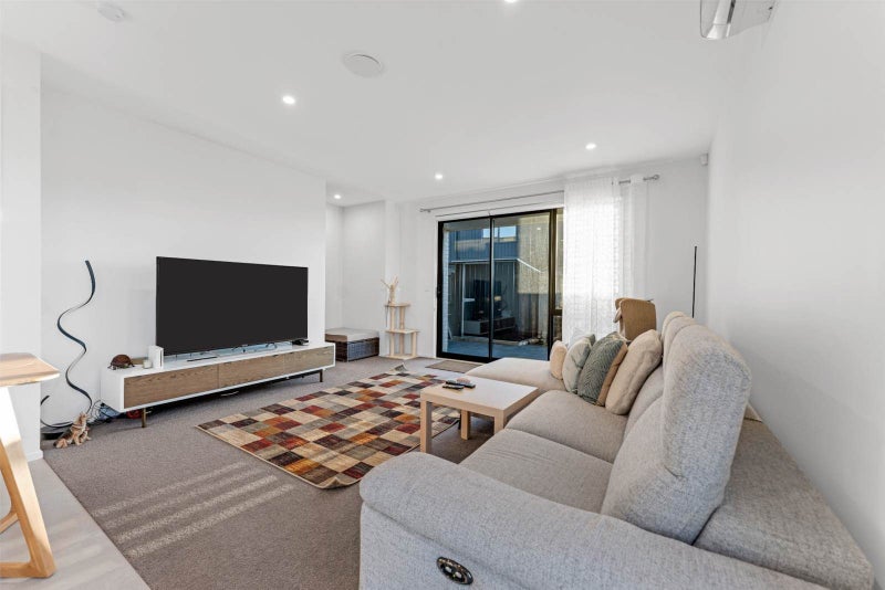 16 Magnetite Lane, Flat Bush, Auckland - Carousel 1