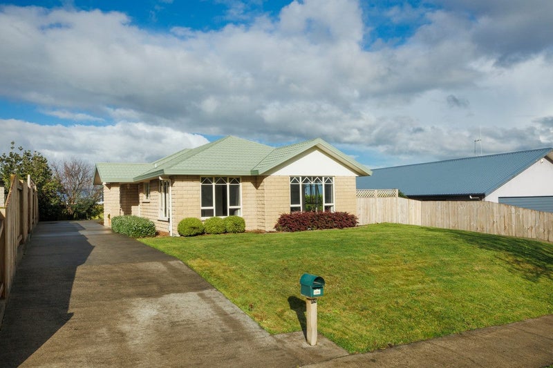 24 Logan Way, Kelvin Grove, Palmerston North - Carousel 19
