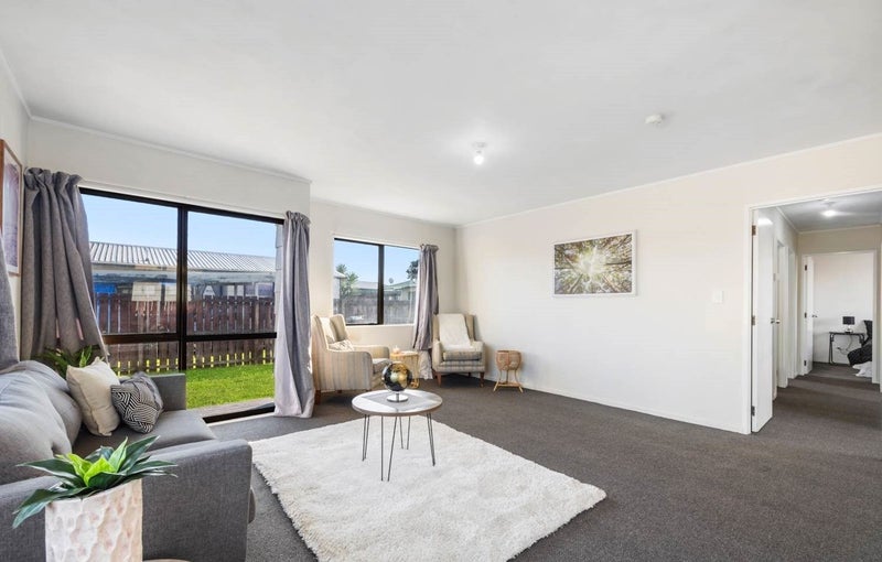 2/5 Volta Place, Clendon Park, Auckland - Carousel 2