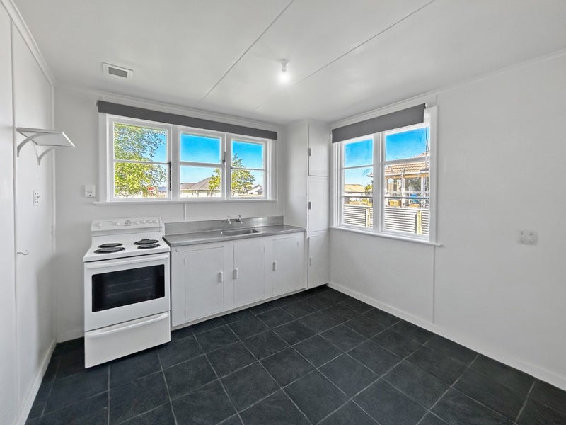 6 Lyon Street, Glengarry, Invercargill - Carousel 2