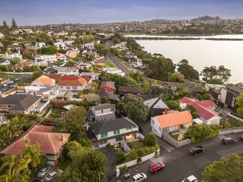 147A Paritai DR, Orakei, Auckland - Carousel 19