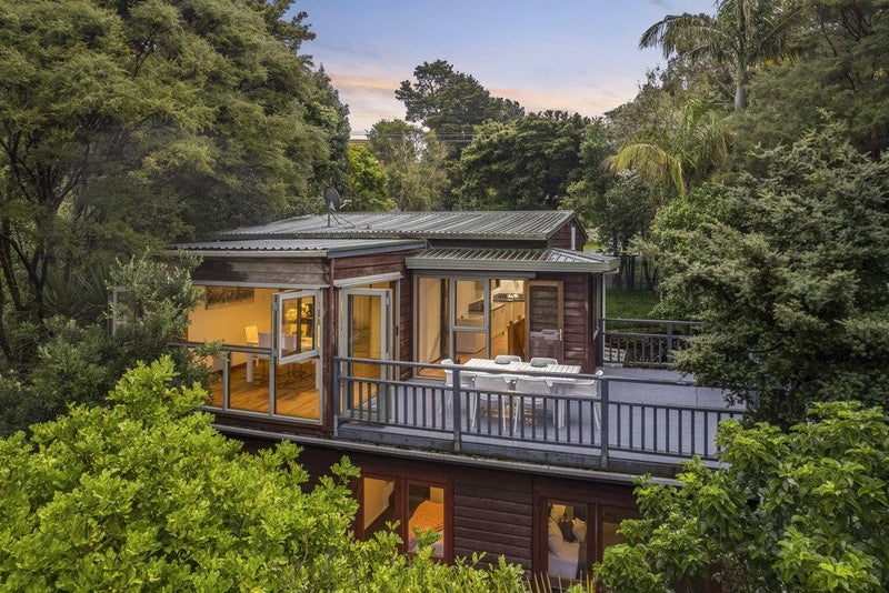 26 Kauri Point Road, Laingholm, Auckland - Carousel 2