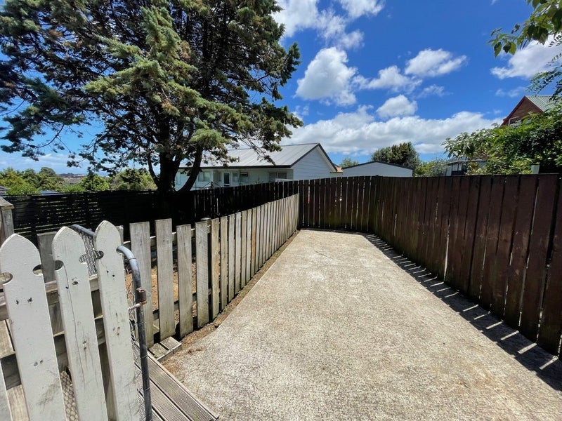 17 Crail Court, Totara Heights, Auckland - Carousel 2