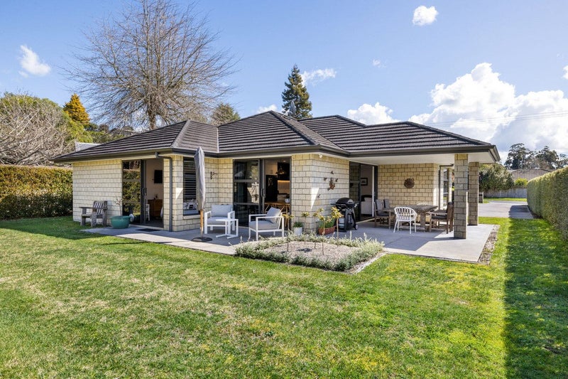 14 Bronte Place, Leamington, Cambridge - Carousel 2
