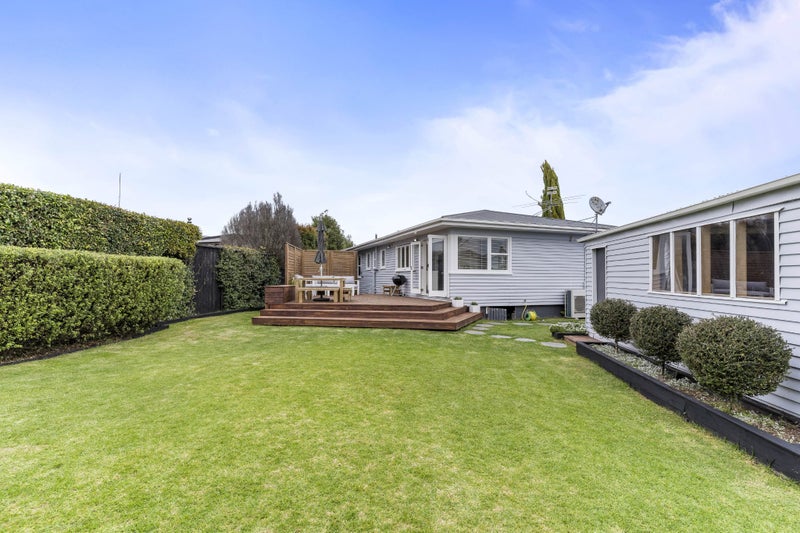4 Clinton Avenue, Te Atatu Peninsula, Auckland - Carousel 1