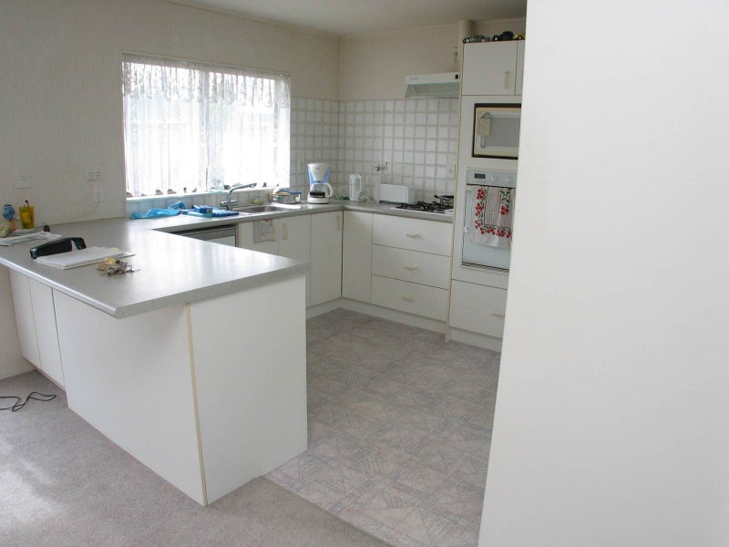 6 Perotti Place, Conifer Grove, Takanini - Carousel 2