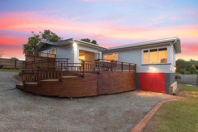 1107 Scenic Drive North, Swanson, Auckland - Carousel 2