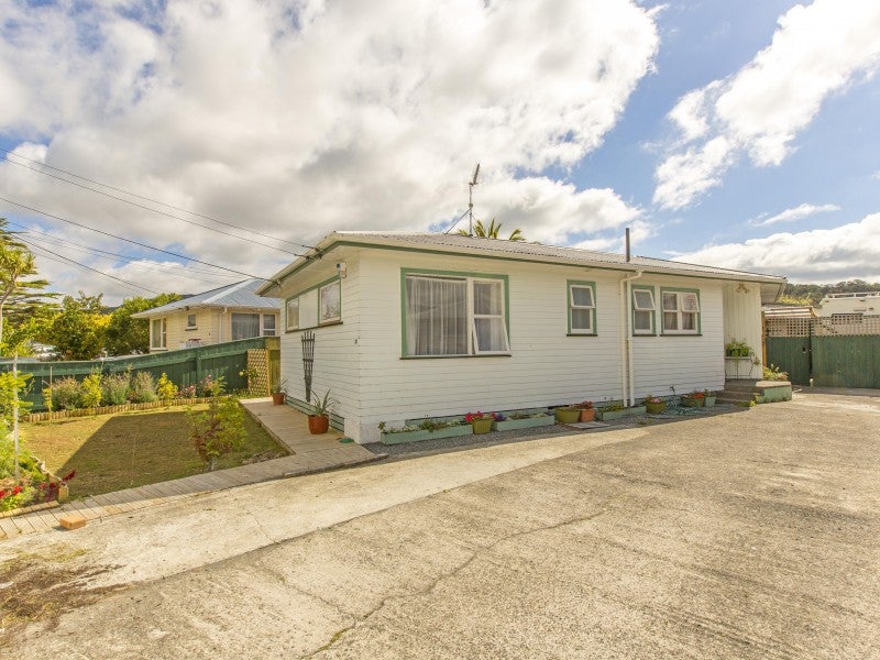 22 KONINI ST , Wainuiomata, WAINUIOMATA - Carousel 1