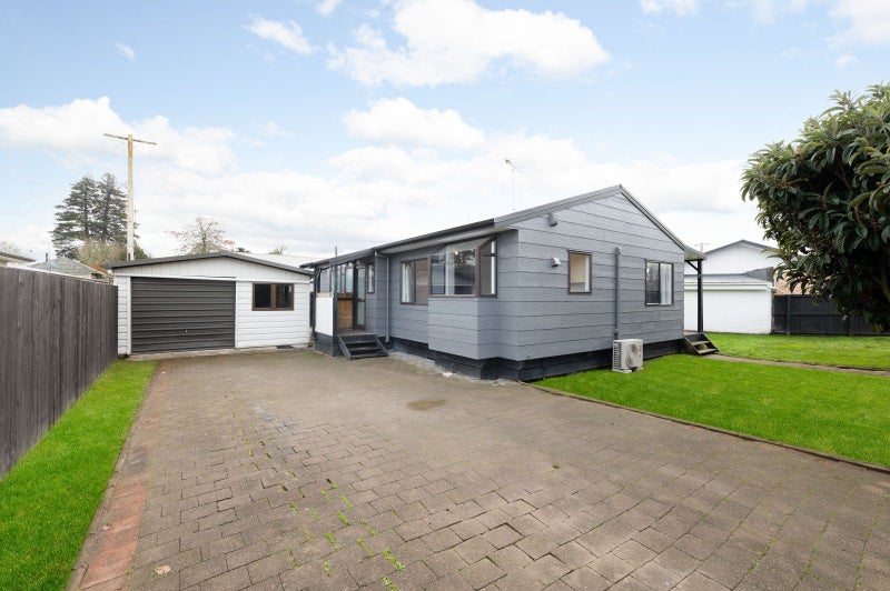 2 Inverness Avenue, Hamilton East, Hamilton - Carousel 1