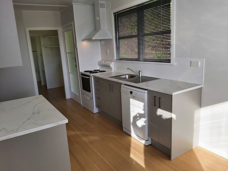 98 Beazley Avenue, Paparangi, Wellington - Carousel 1