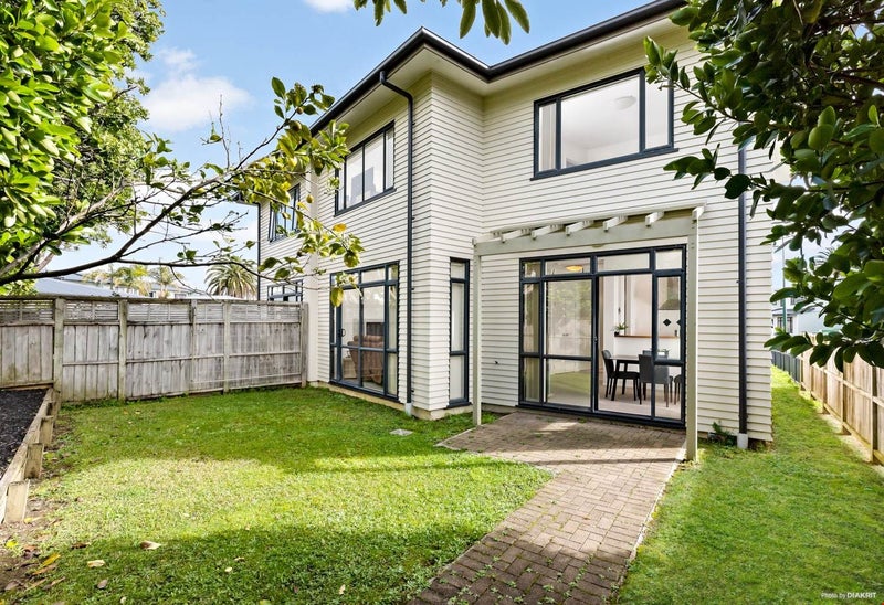 1/2 Armoy Drive, East Tamaki, Auckland - Carousel 1