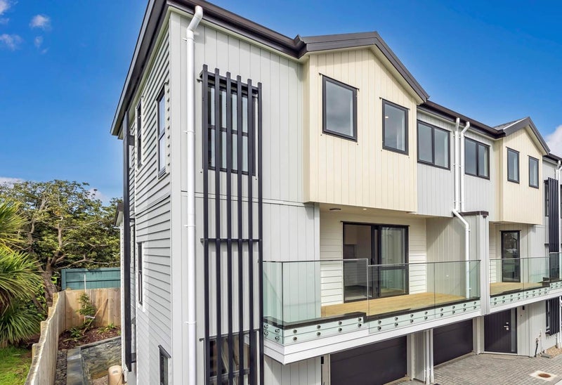 3/17 Kingdale Road, Henderson, Auckland - Carousel 1