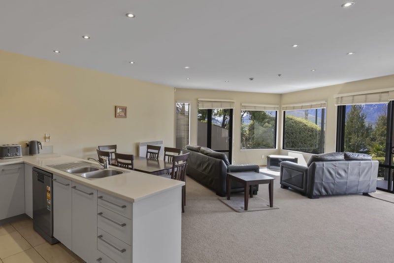12 Aspen Grove, Fernhill, Queenstown - Carousel 2