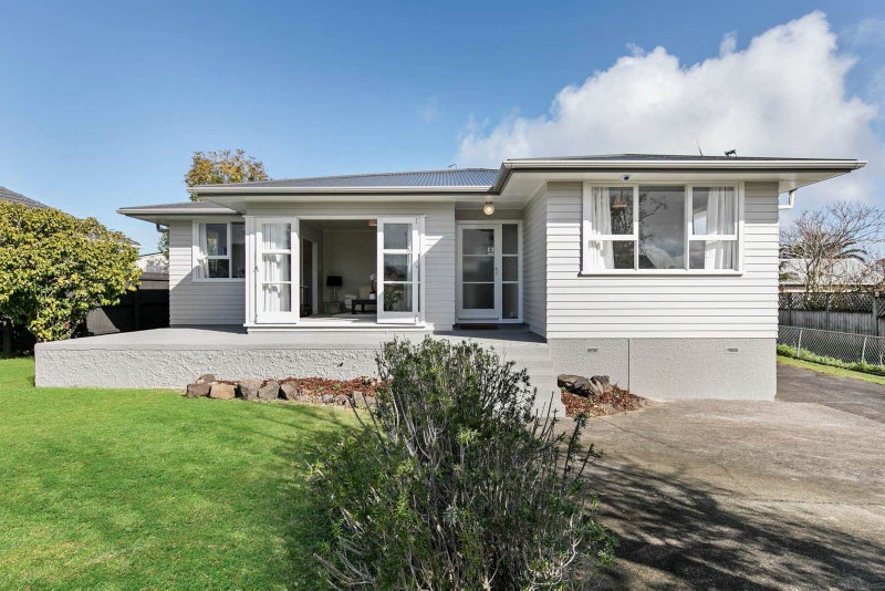 27 Woburn Street, Mangere East, Auckland - Carousel 1