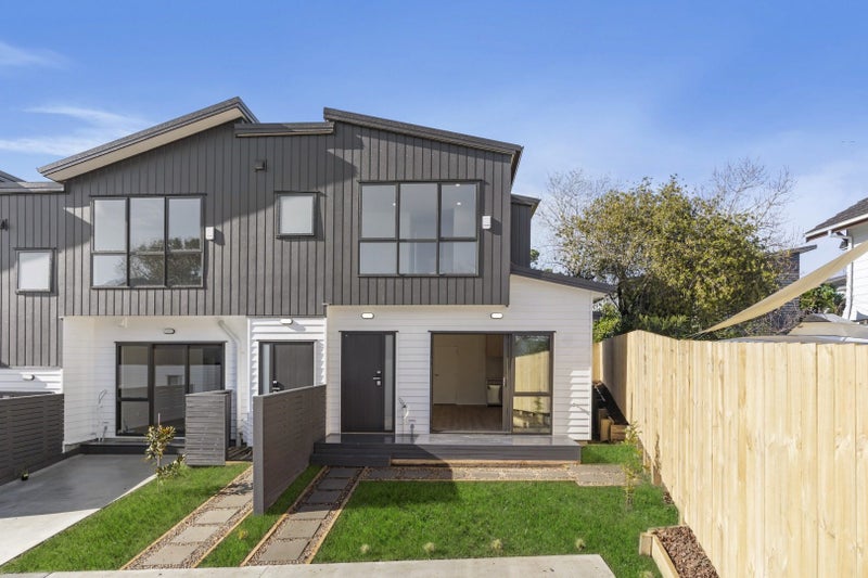 8B Tahinga Street, Northcote, Auckland - Carousel 1