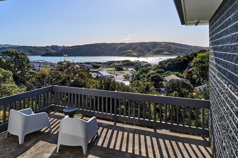 20 Kiriwai Road, Paremata, Porirua - Carousel 1