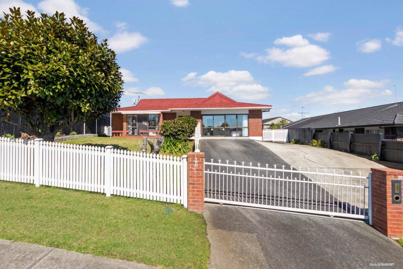 96 Dalwhinnie Parade, Highland Park, Auckland - Carousel 2