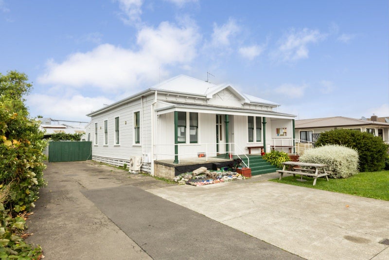 1117 Karamu Road North, Mayfair, Hastings - Carousel 1