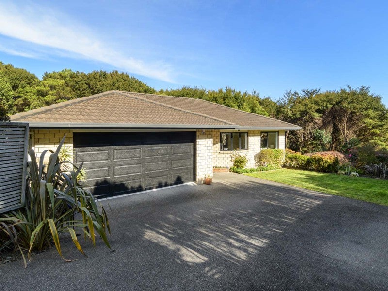 14 Lysaght Place, Welcome Bay, Tauranga - Carousel 1