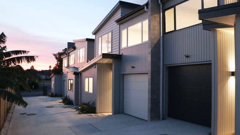 2/68 Farringdon Street, Glen Innes, Auckland - Carousel 1