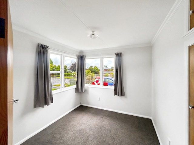 14 Conway Place, Terrace End, Palmerston North - Carousel 2