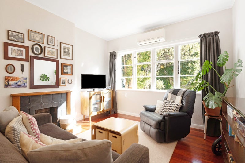 36 Sunshine Avenue, Karori, Wellington - Carousel 2