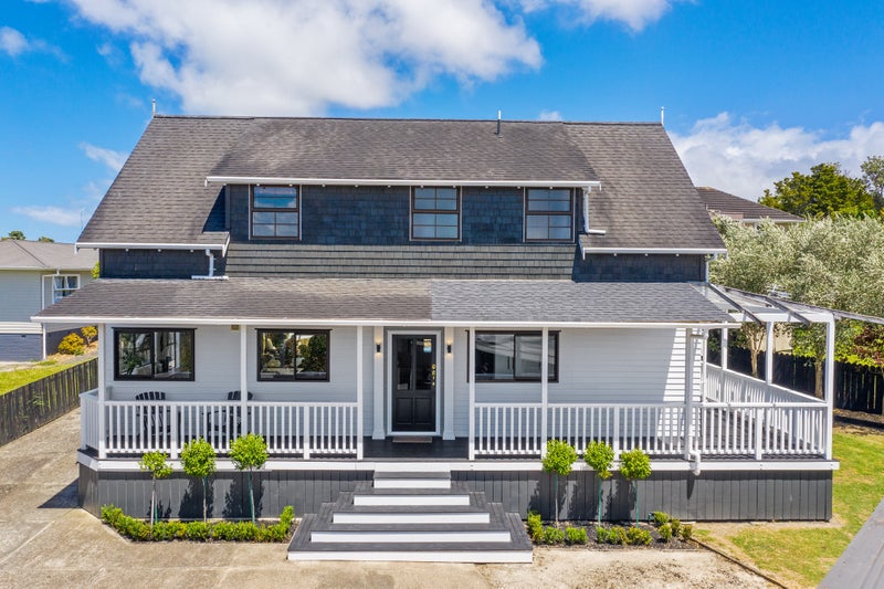 10 Taupo Street, Green Bay, Auckland - Carousel 1