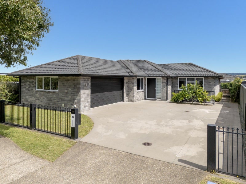 8 Te Ranga Memorial Drive, Pyes Pa, Tauranga - Carousel 1