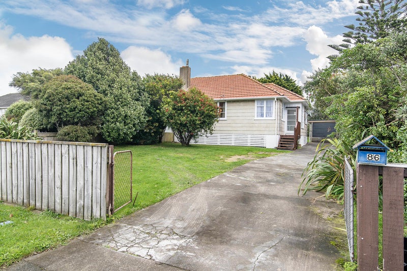 86 Main Road, Titahi Bay, Porirua - Carousel 1