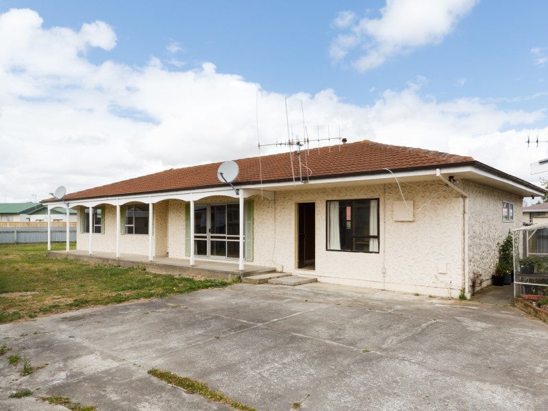 16 Cumberland Place, Kelvin Grove, Palmerston North - Carousel 1