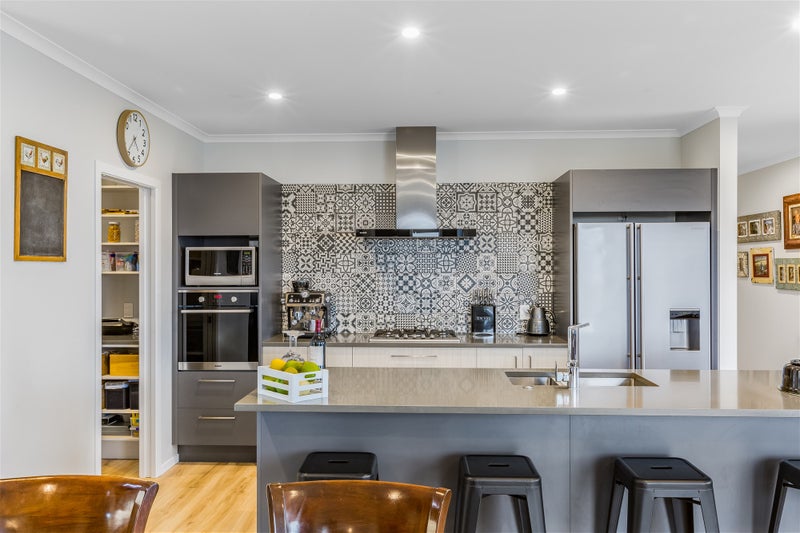 173 John Burke DR, Aotea, PORIRUA - Carousel 2