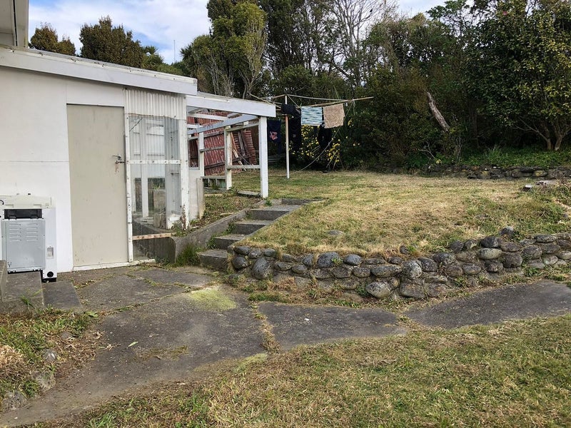 37 Kenmore Street, Newlands, Wellington - Carousel 2