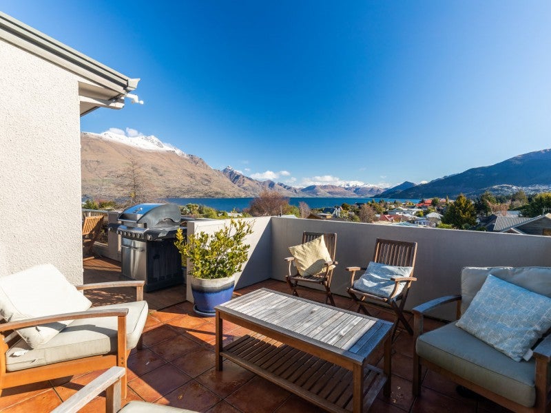 4 Cedar Drive, Kelvin Heights, Queenstown - Carousel 1